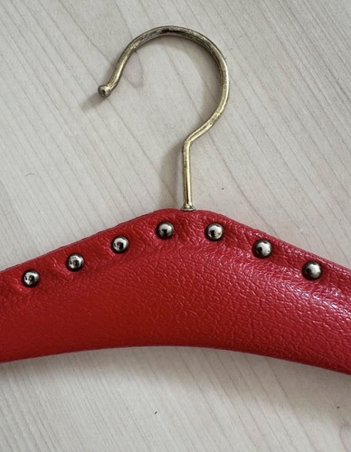 Kleiderbügel nieten rot - kleiderbügel,